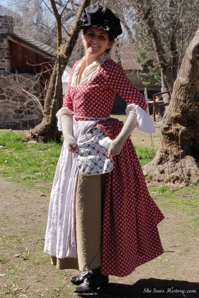American Revolutionary War Dress with Pocket and Market Bonnet